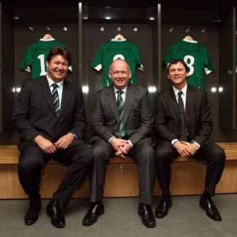 Irish Rugby TV: Kidney and Kiss In The Coaches Box