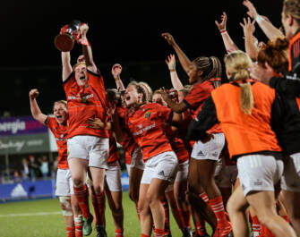 Munster celebrate winning the cup 11/9/2021