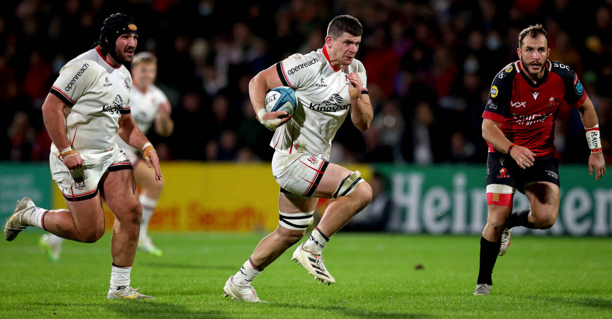 Try scorer Nick Timoney makes a break for Ulster, with support from fellow forward Tom O'Toole ©INPHO/Ryan Byrne