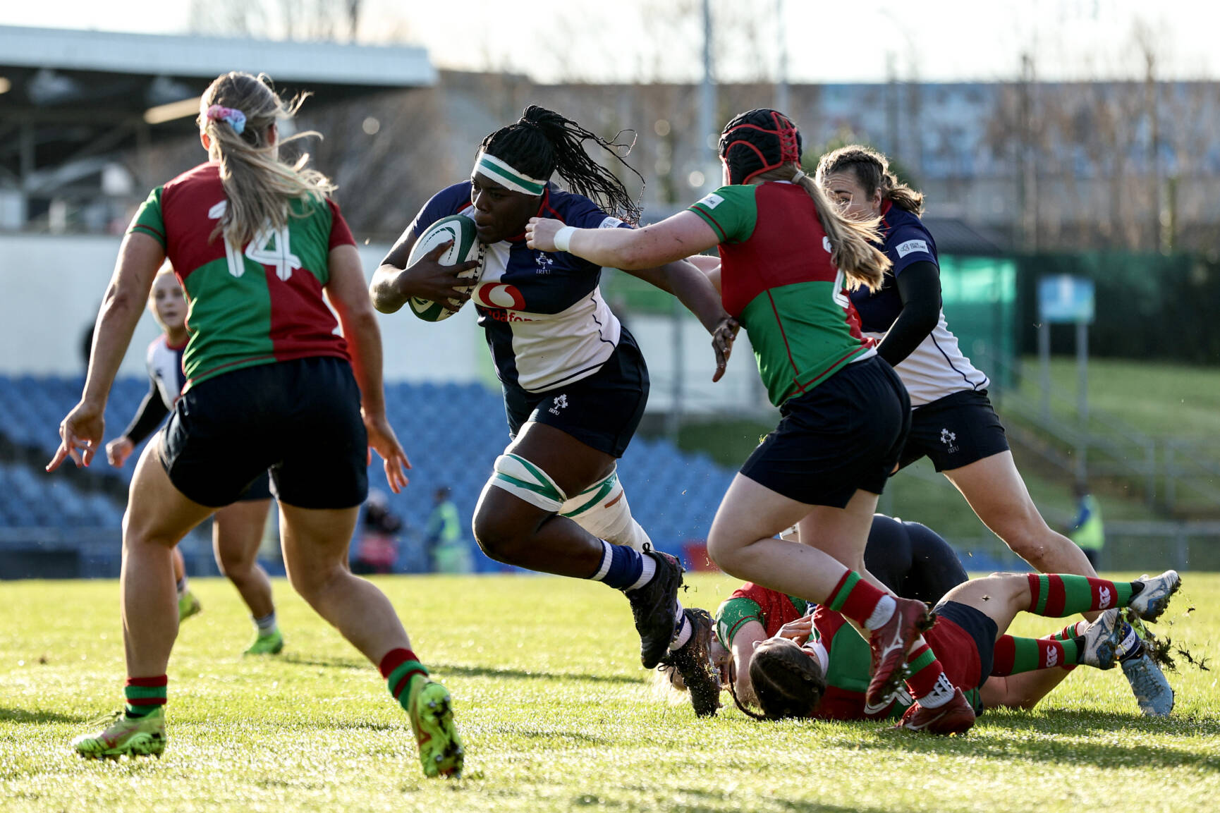 Alma Atagamen scores a try despite Beth Buttimer 28/12/2024