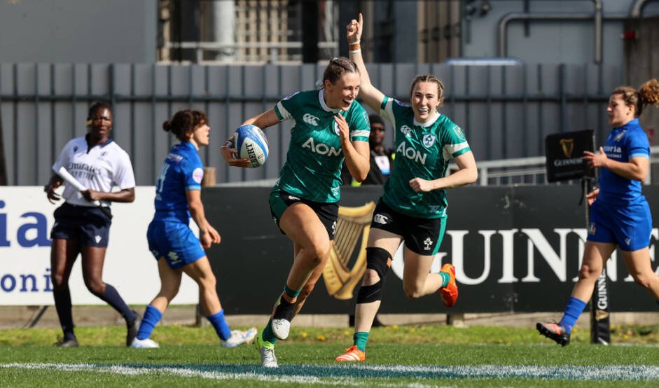 Anna McGann runs in to score her sides second try 30/3/2025