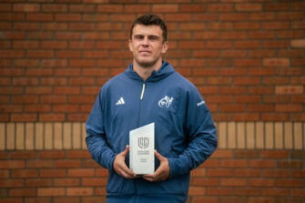 Munster’s Farrell Wins Inaugural URC Playermaker Award Munster’s Farrell Wins Inaugural URC Playermaker Award