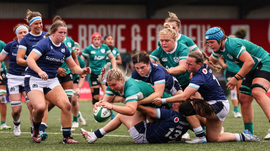 Sadhbh McGrath scores a try with Clíodhna Moloney-MacDonald and Brittany Hogan 2/8/2025