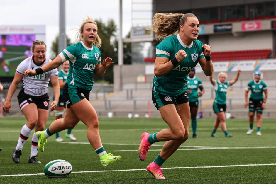 Béibhinn Parsons celebrates scoring a try 9/8/2025