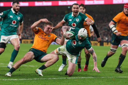 Mack Hansen scores his sides third try of the match 15/11/2025