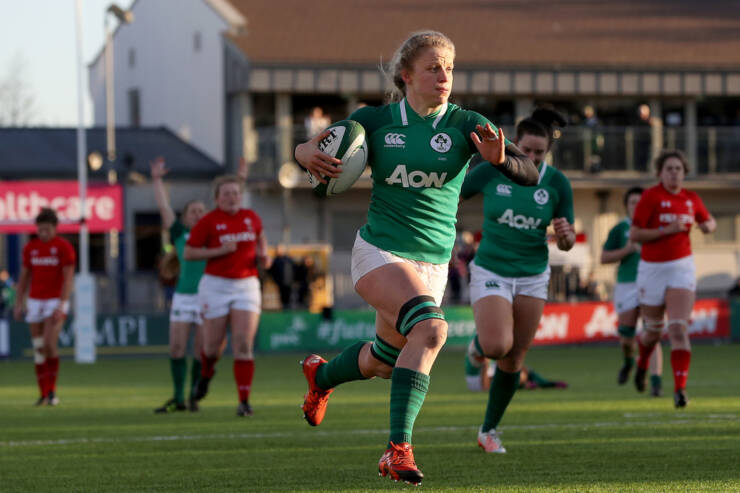 Claire Molloy on her way to scoring a try 25/2/2018