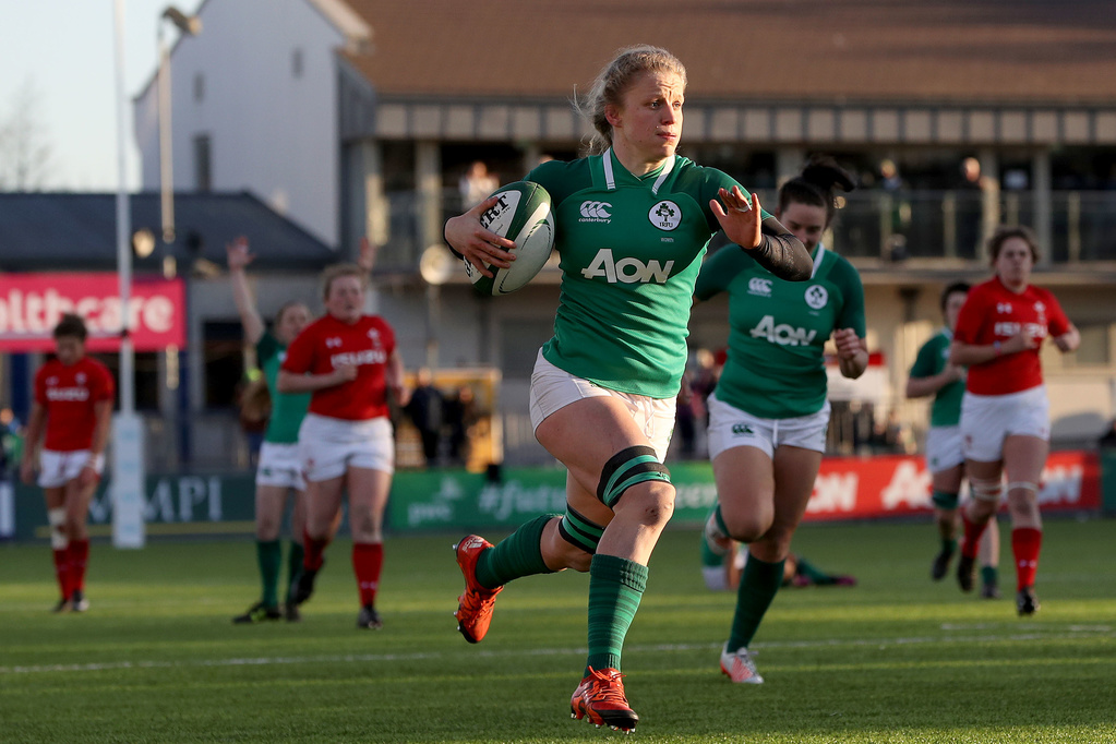 Claire Molloy on her way to scoring a try 25/2/2018