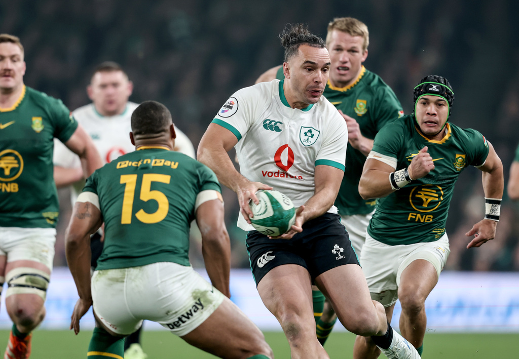 James Lowe comes up against Damian Willemse 22/11/2025