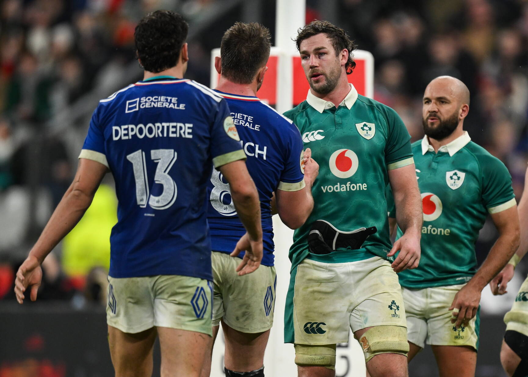 5 February 2026; Captain Caelan Doris, right, shakes hands with Anthony Jelonch of France after the Guinness 6 Nations Rugby Championship match between France and Ireland at Stade de France in Paris, France. Photo by Brendan Moran/Sportsfile