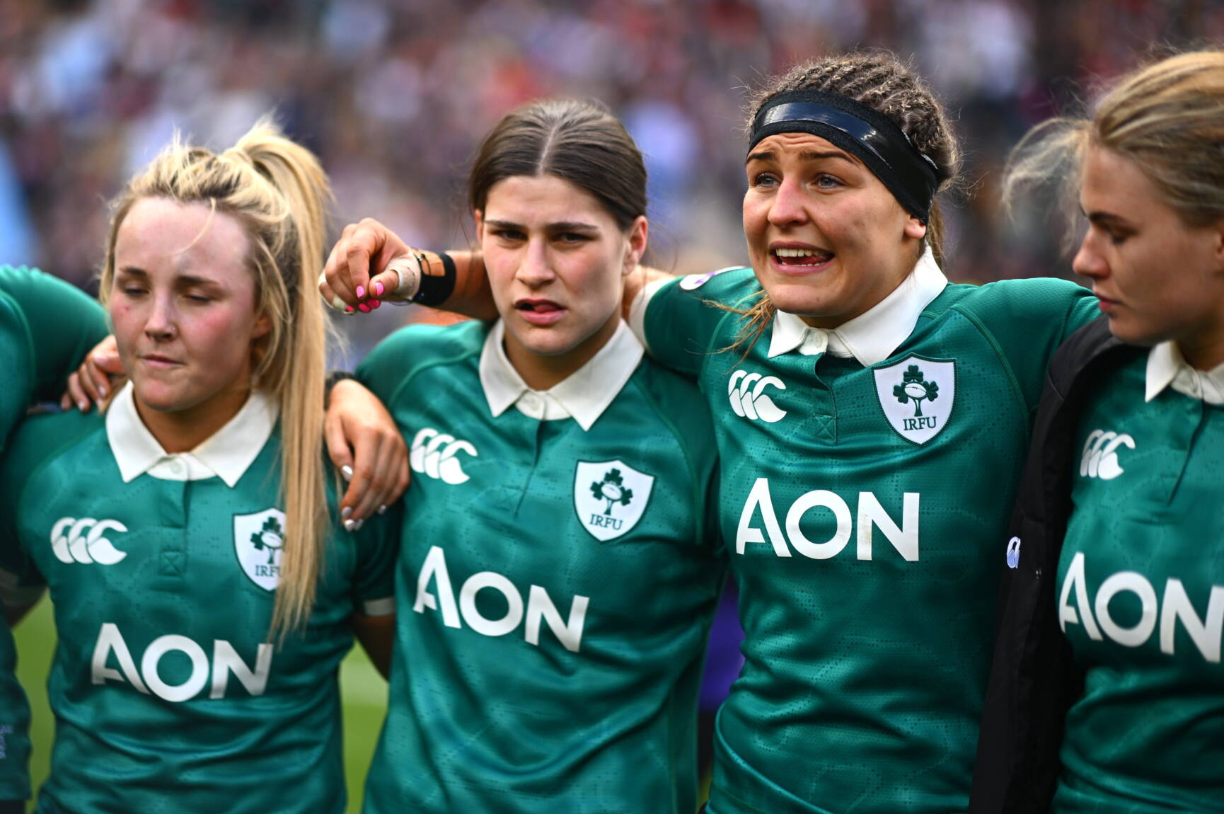 11 April 2026; Ireland captain Erin King speaks to teammates after the Women's Six Nations Rugby Championship match between England and Ireland at Allianz Stadium in Twickenham, England. Photo by Shauna Clinton/Sportsfile
