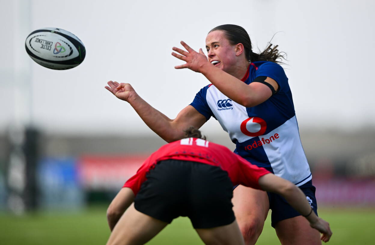 Robyn O'Connor sets up a try for the Wolfhounds against Brython Thunder