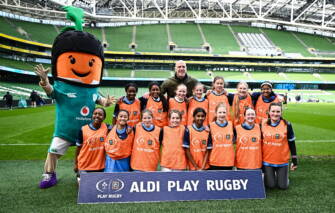 22 April 2026; Maynooth Presentation Girls School, Kildare, with Aldi ambassador Paul O'Connell and mascot Kevin the Carrot, during the Aldi Play Rugby Festival at the Aviva Stadium in Dublin. Photo by Seb Daly/Sportsfile