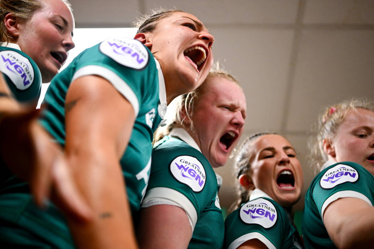 Aoife Wafer alongside Erin King in a pre-match huddle