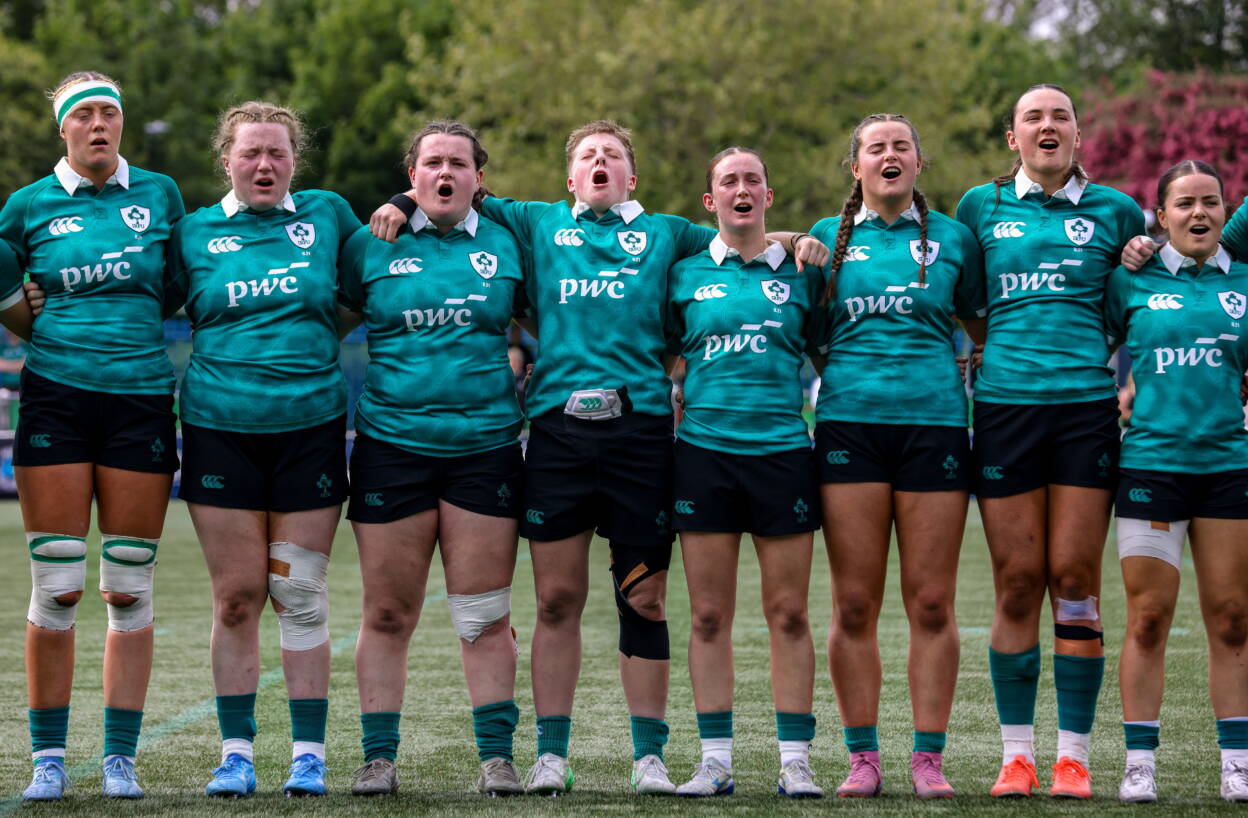 The Ireland Under-21s singing 'Ireland's Call'
