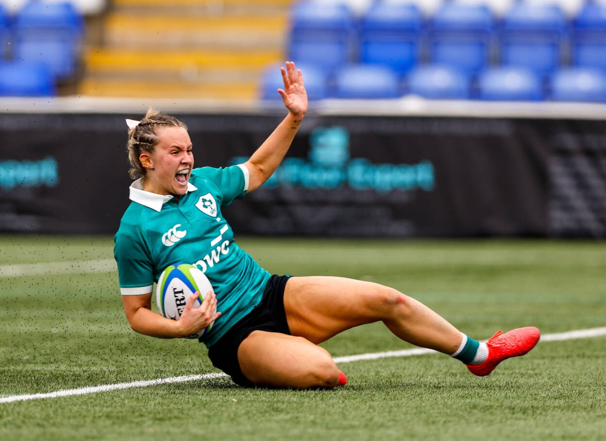 Captain Lucia Linn scores a try for the Ireland U-21s