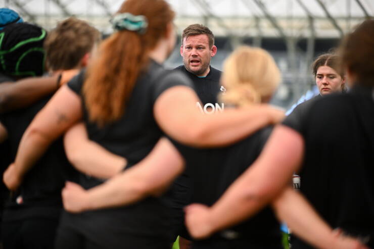Scrum coach Denis Fogarty speaks to the Ireland forwards