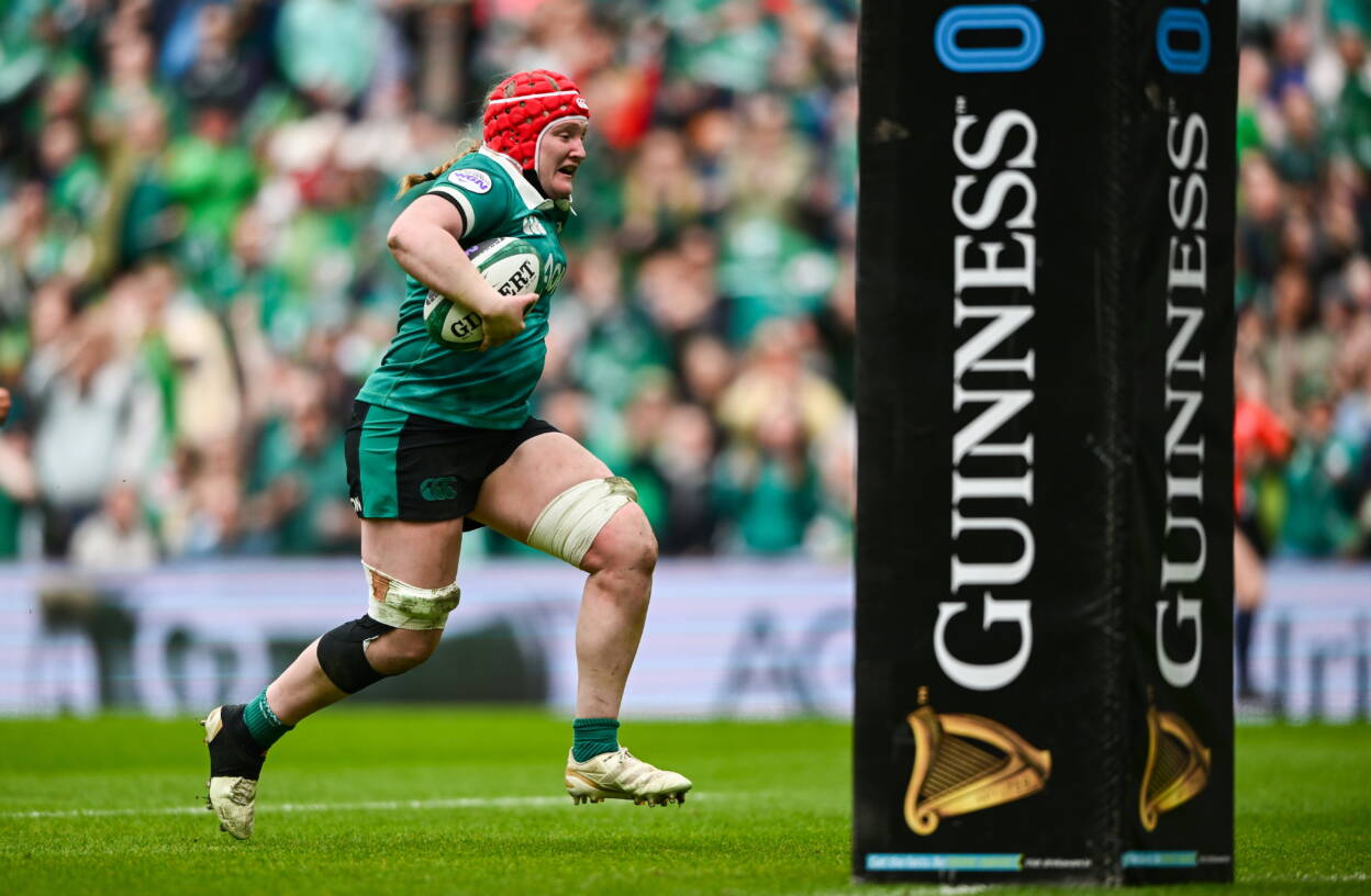 Aoife Wafer powers towards the try-line for Ireland