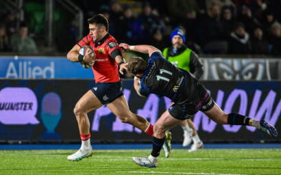 Munster's Dan Kelly breaks free to score in Glasgow